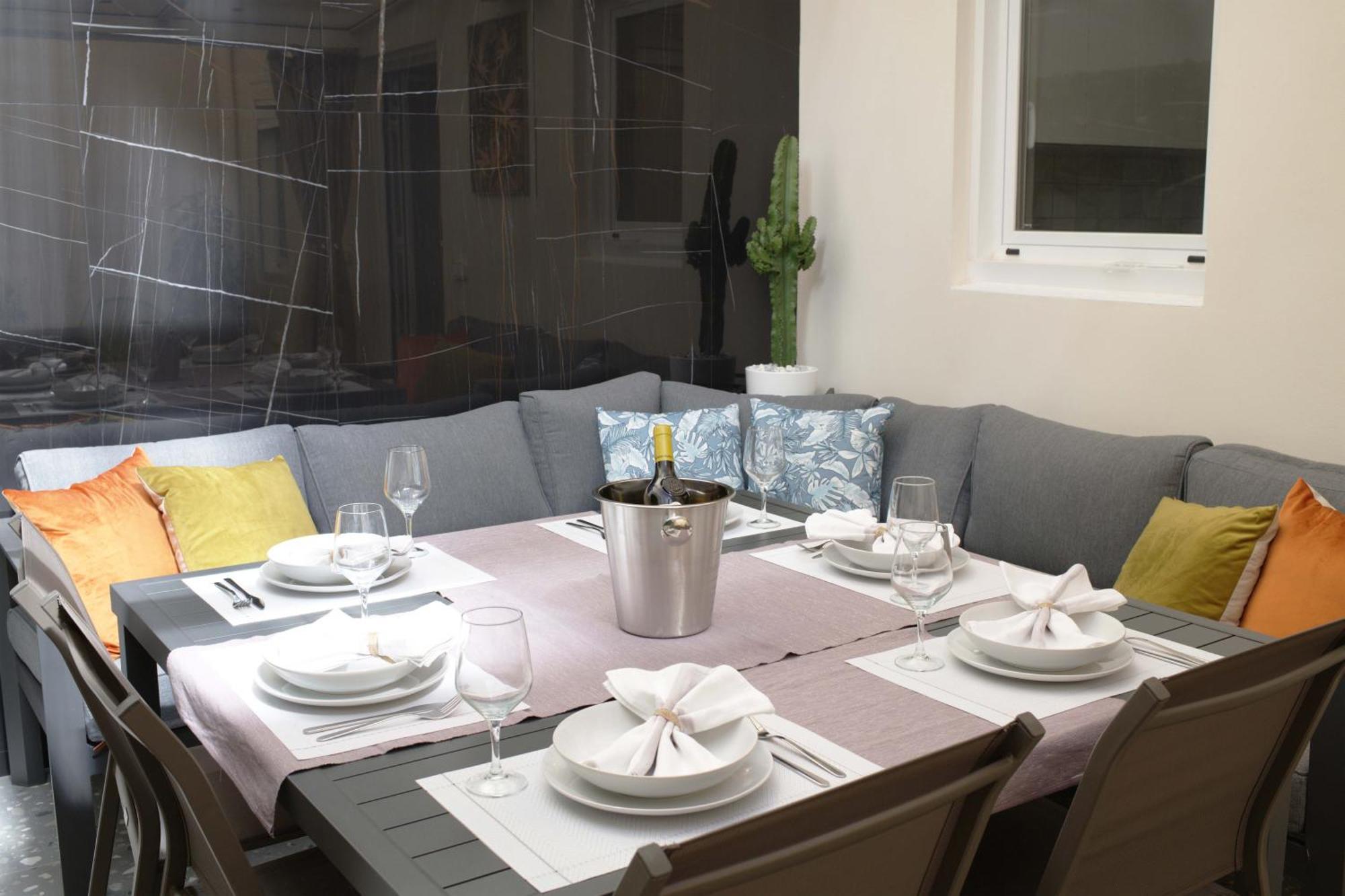 Boutique Plaza Catalonia Suites Cornella كونيّا ذي نْيوبريُك المظهر الخارجي الصورة
