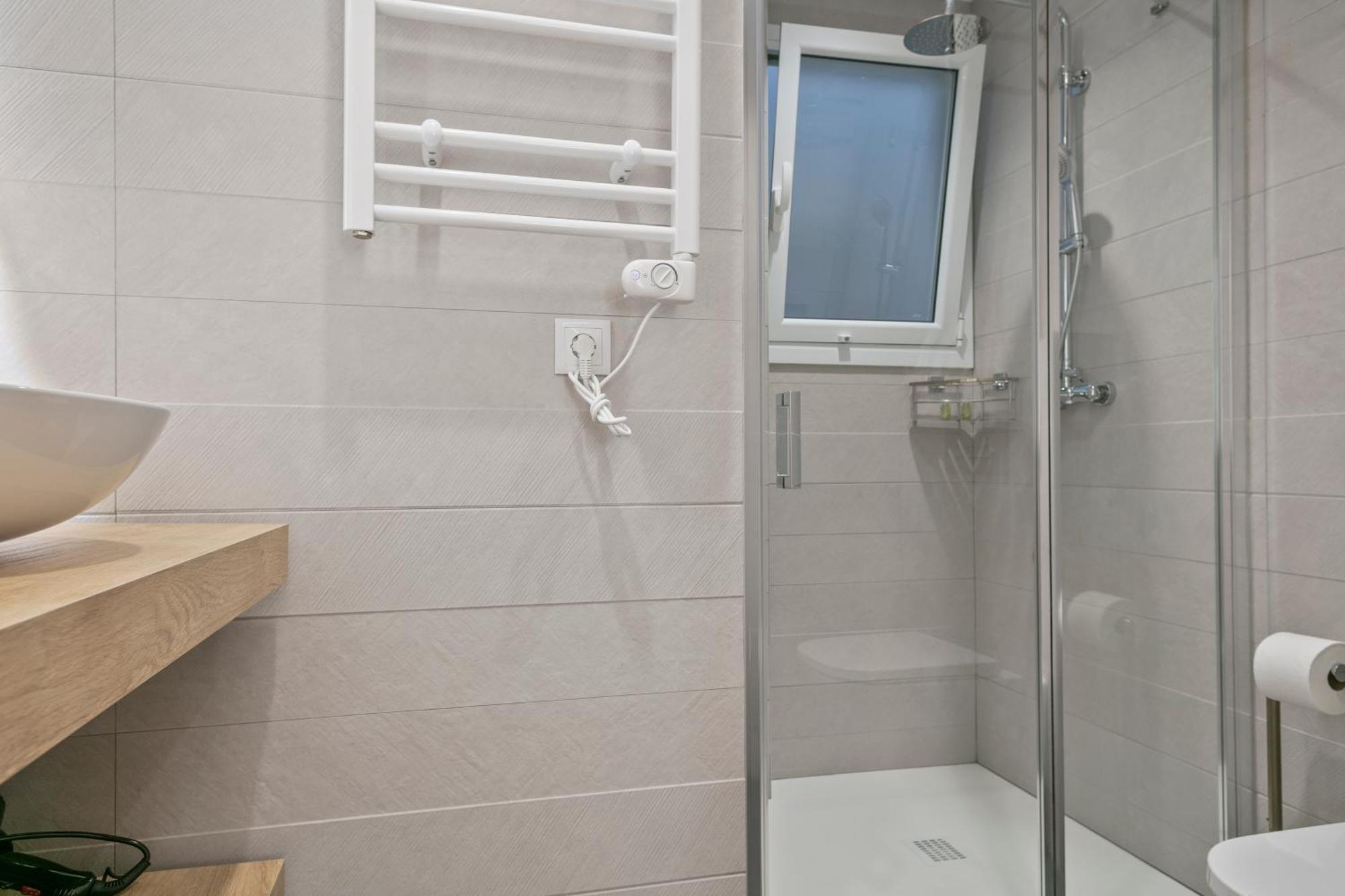 Boutique Plaza Catalonia Suites Cornella كونيّا ذي نْيوبريُك المظهر الخارجي الصورة