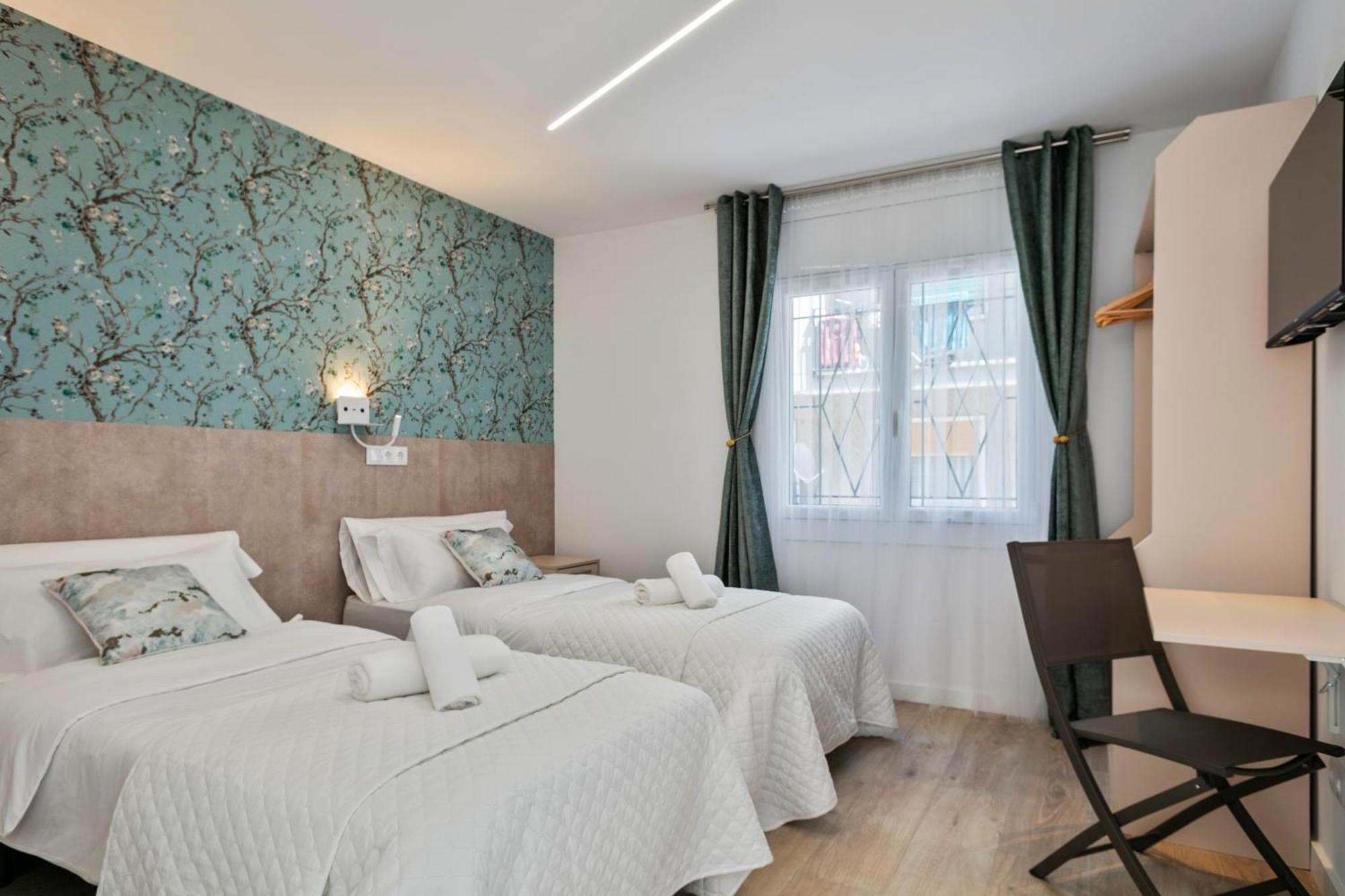 Boutique Plaza Catalonia Suites Cornella كونيّا ذي نْيوبريُك المظهر الخارجي الصورة